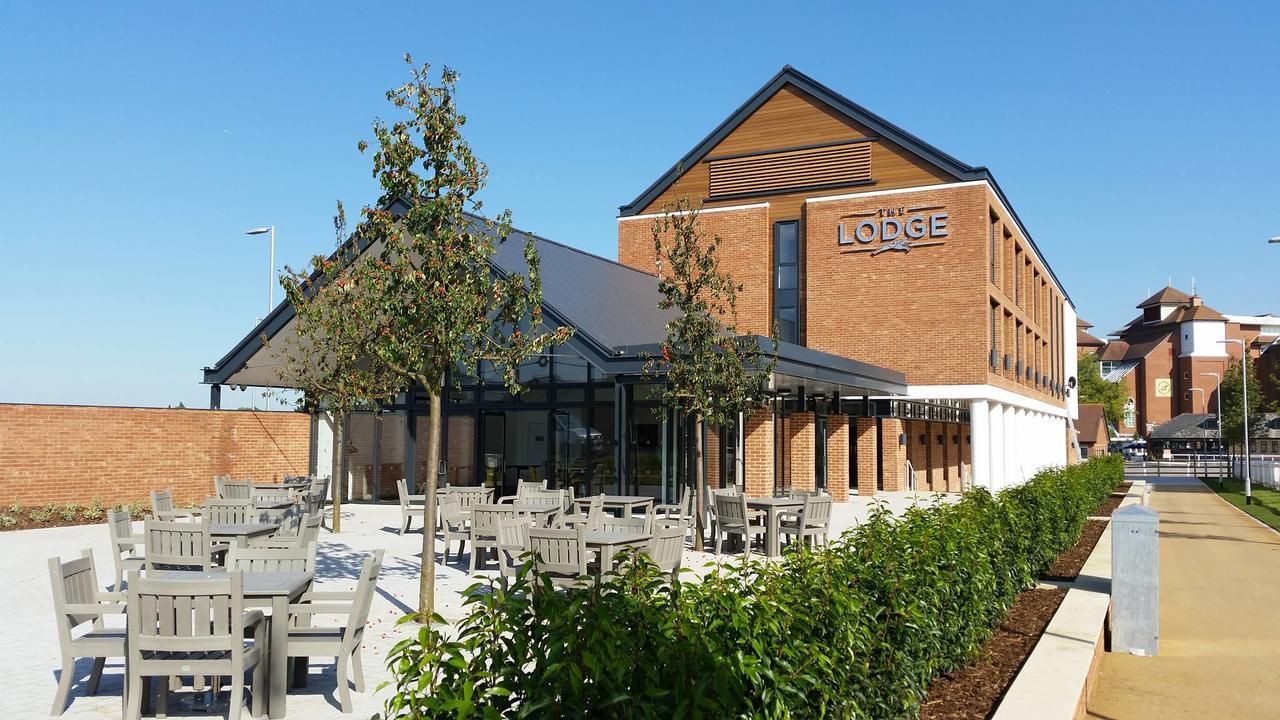 The Lodge Newbury  Exterior photo