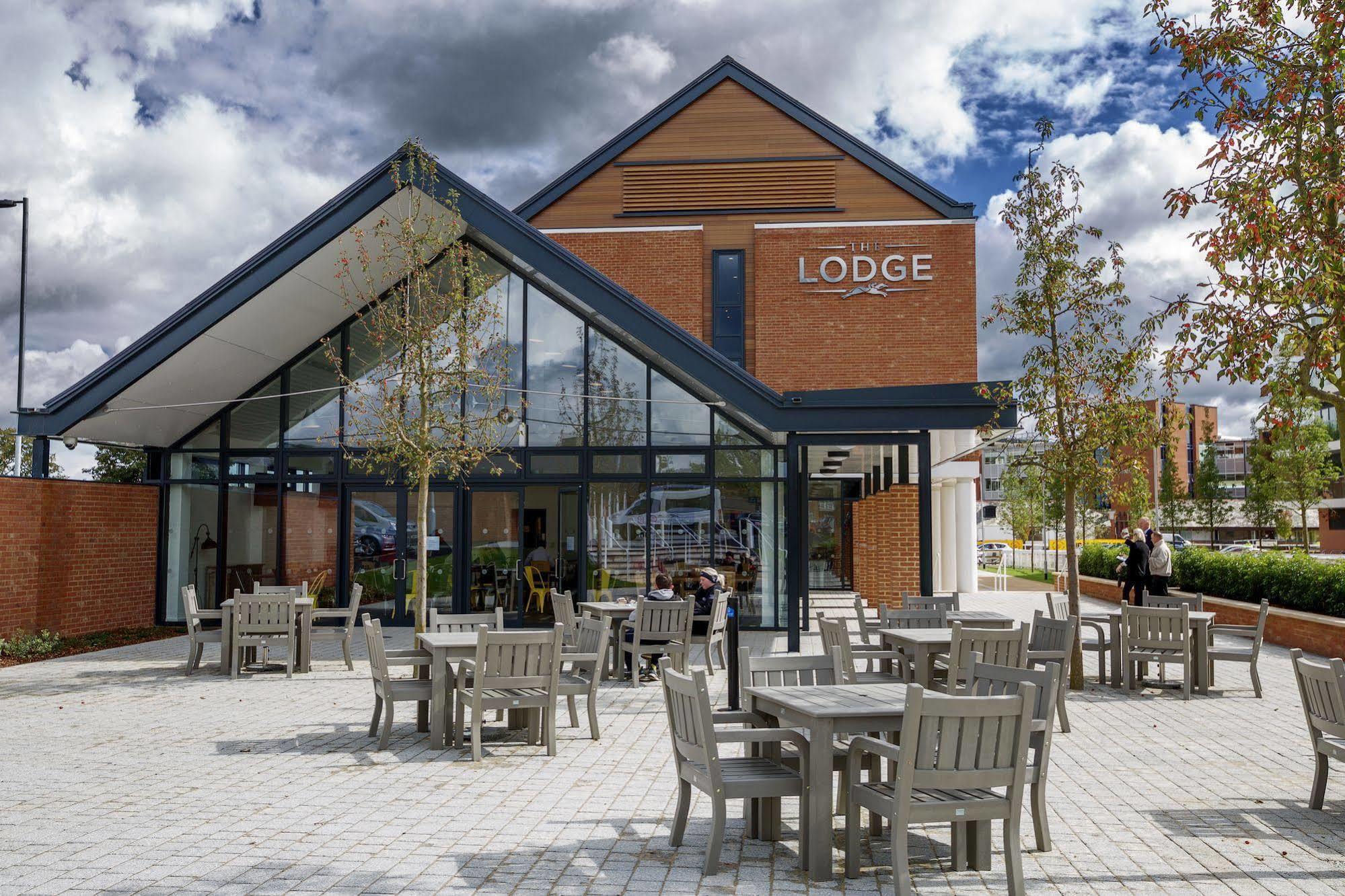 The Lodge Newbury  Exterior photo