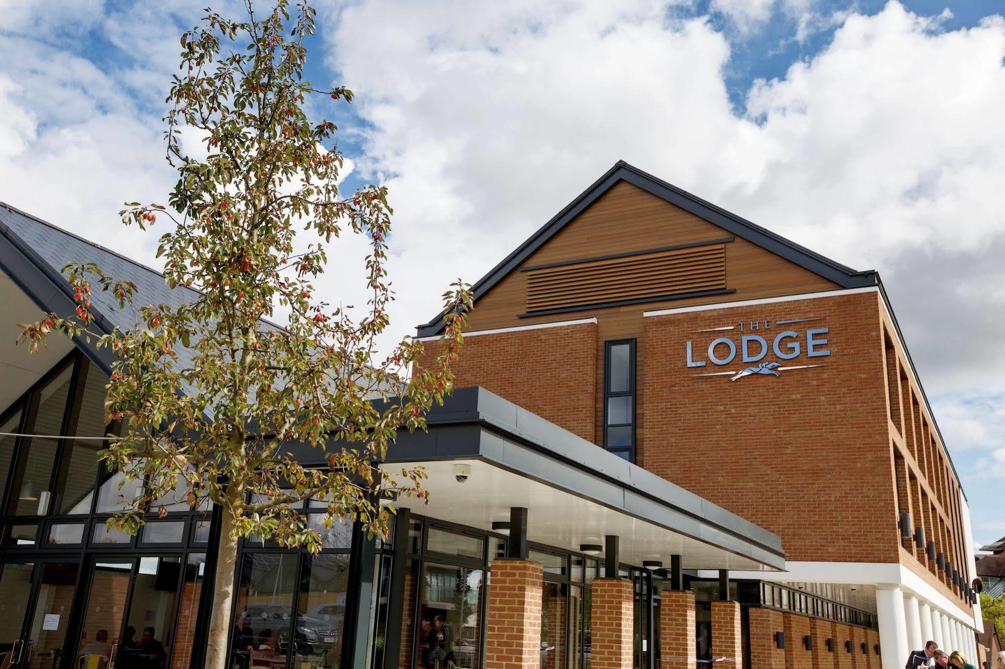 The Lodge Newbury  Exterior photo