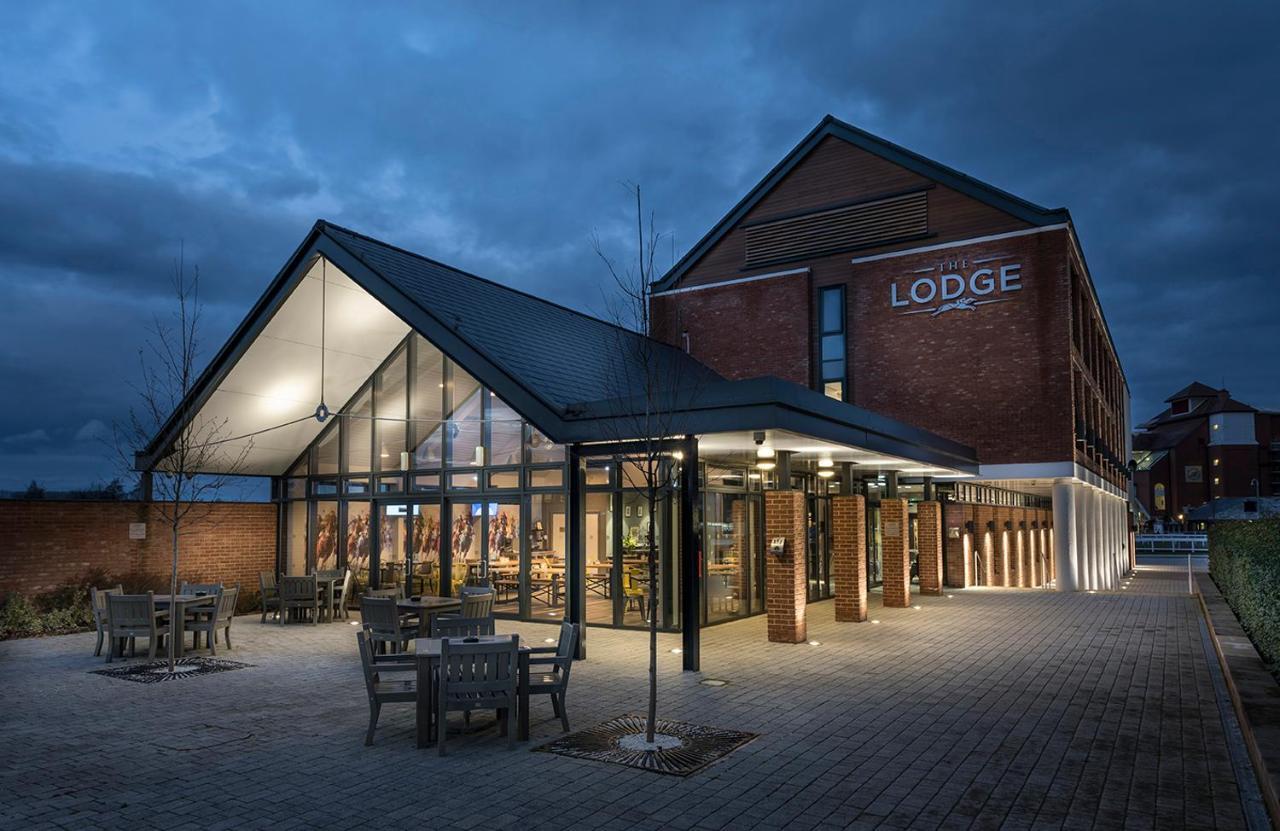 The Lodge Newbury  Exterior photo